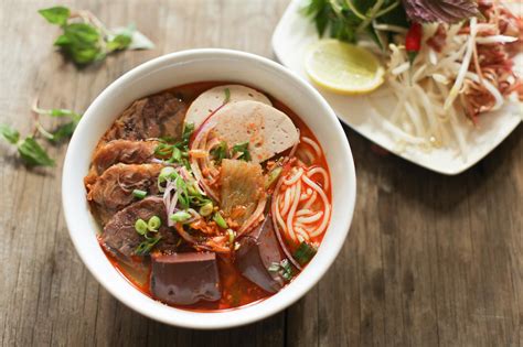  Bún Bò Huế: En Smaksensation Med Kräftig Kokosmjölk Och Spritsing Fruktig Lime