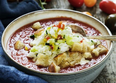  Gazpacho – En Uppfriskande och Kryddig Sommersoppa Fylld med Smaker av Andalusien!