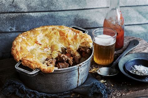 Steak and Ale Pie - En ljuvlig kombination av saftigt kött och fyllig ölreducering som smälter i munnen!